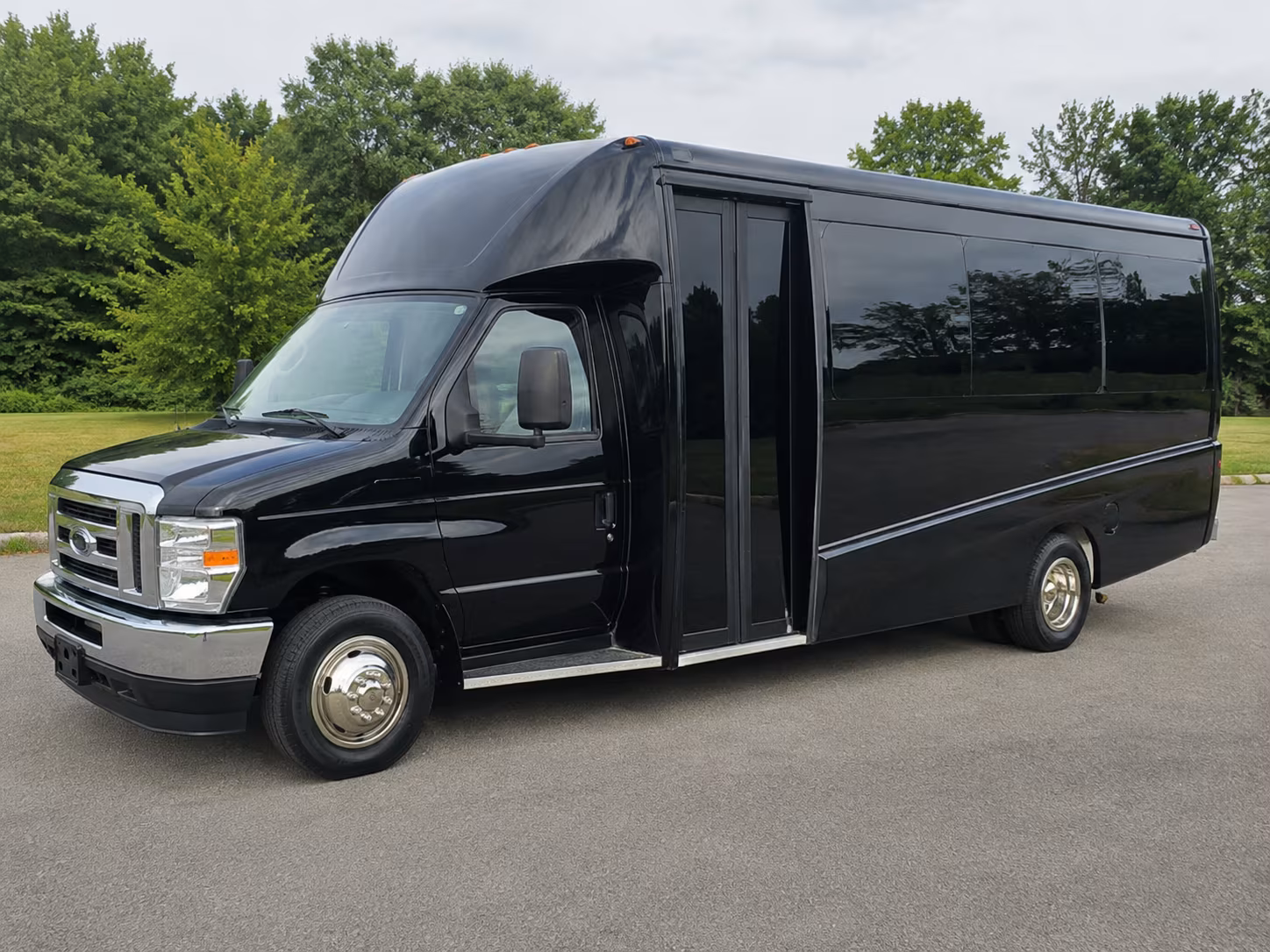 group tour buses exploring newton and greater boston