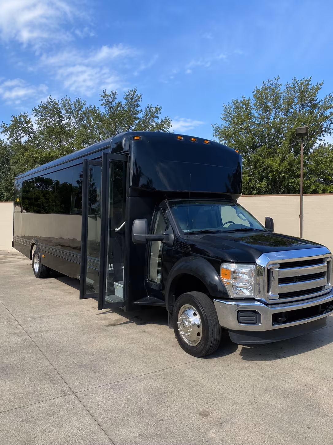 newton 20 passenger party bus